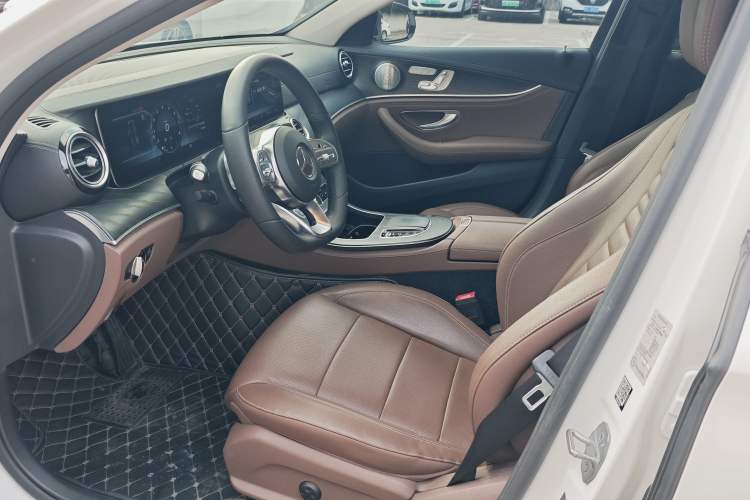 Used Mercedes-Benz E-Class 2019 E 300 L Sport Luxury Edition Interior 4