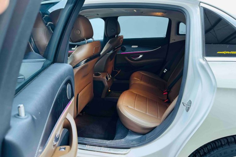 Used Mercedes-Benz E-Class 2019 E 200 L Sport Edition Interior 4