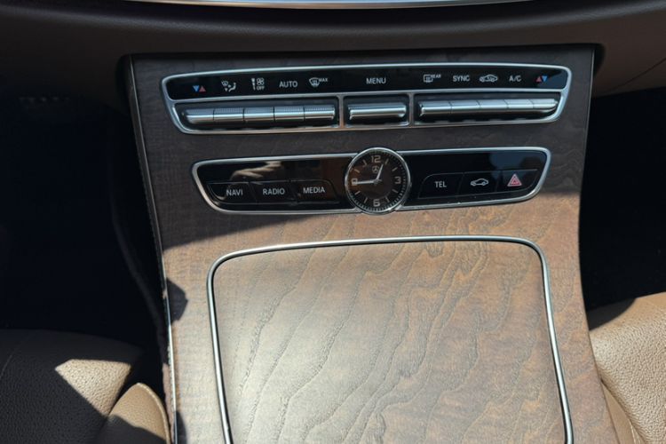 Used Mercedes-Benz E-Class 2019 E 200 L Interior 5