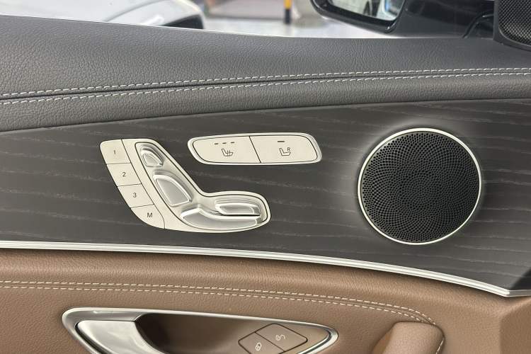 Used Mercedes-Benz E-Class 2019 Restyled E 300 L Sporty and Stylish Edition Interior 5