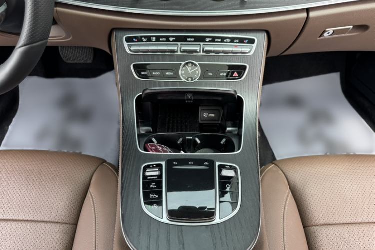 Used Mercedes-Benz E-Class 2019 Restyled E 300 L Sporty and Stylish Edition Interior 5