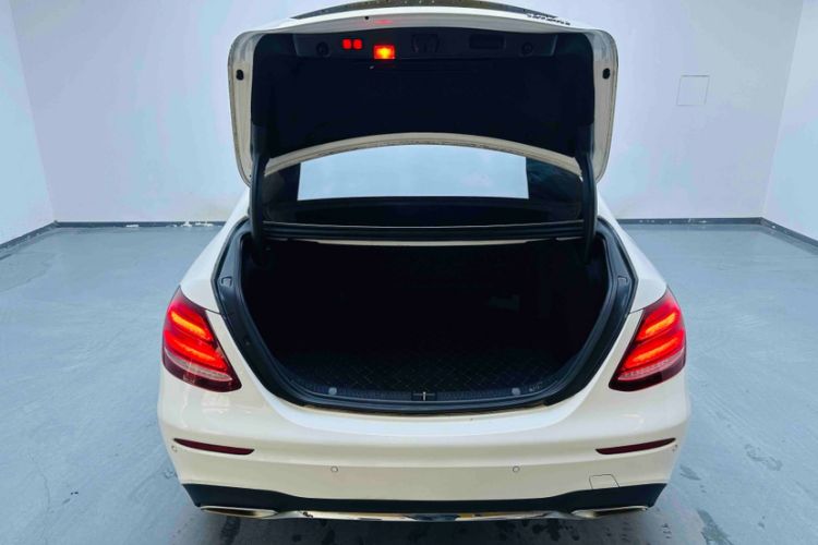 Used Mercedes-Benz E-Class 2019 E 200 L Sport Edition Interior 5