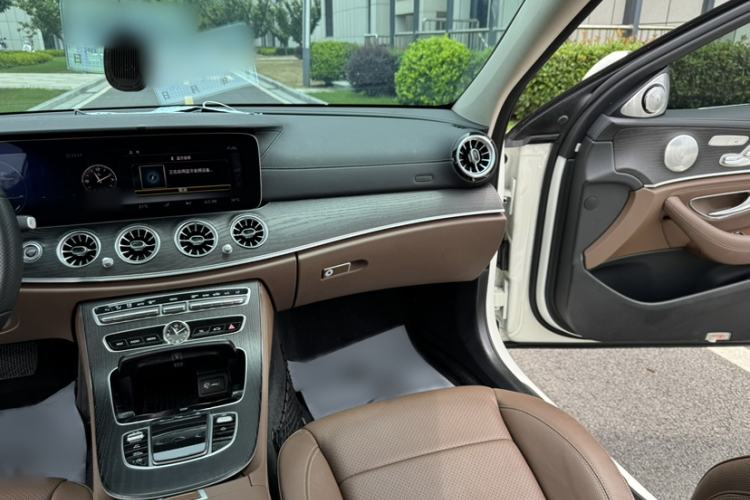 Used Mercedes-Benz E-Class 2019 Restyled E 300 L Sporty and Stylish Edition Interior 6