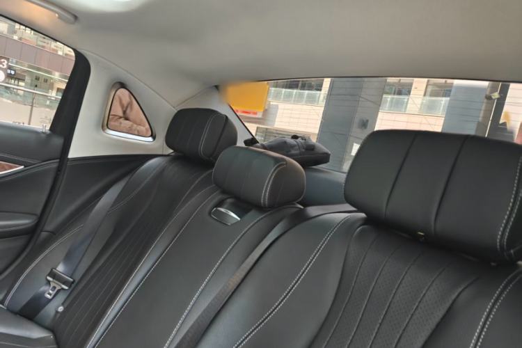 Used Mercedes-Benz E-Class 2019 E 300 L Stylish Model Interior 8