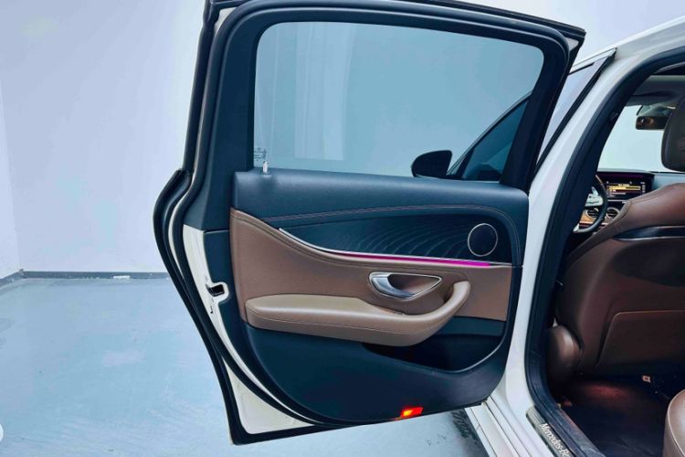 Used Mercedes-Benz E-Class 2019 E 200 L Sport Edition Interior 8