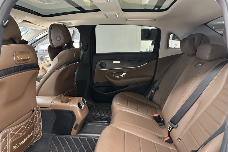 Used Mercedes-Benz E-Class 2019 Restyled E 300 L Sporty and Stylish Edition Interior 9