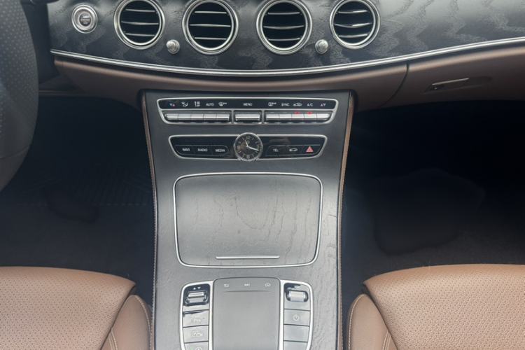 Used Mercedes-Benz E-Class 2019 E 200 L Sport Edition Interior 9