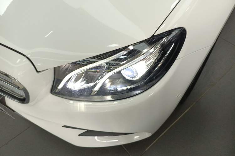 Used Mercedes-Benz E-Class 2019 Restyled E 300 L Sporty and Stylish Edition Left Front Headlight