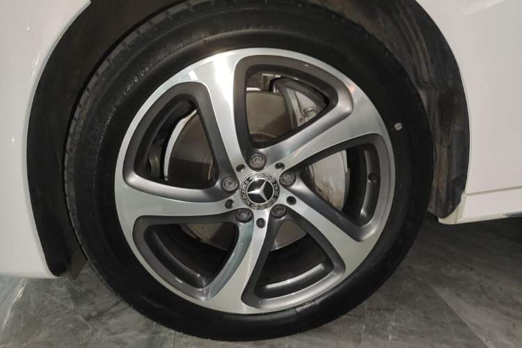 Used Mercedes-Benz E-Class 2019 E 300 L Sporty and Stylish Model Left Front Wheel Hub