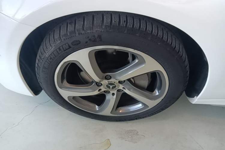 Used Mercedes-Benz E-Class 2019 Restyled E 300 L Sporty and Stylish Edition Left Front Wheel Hub