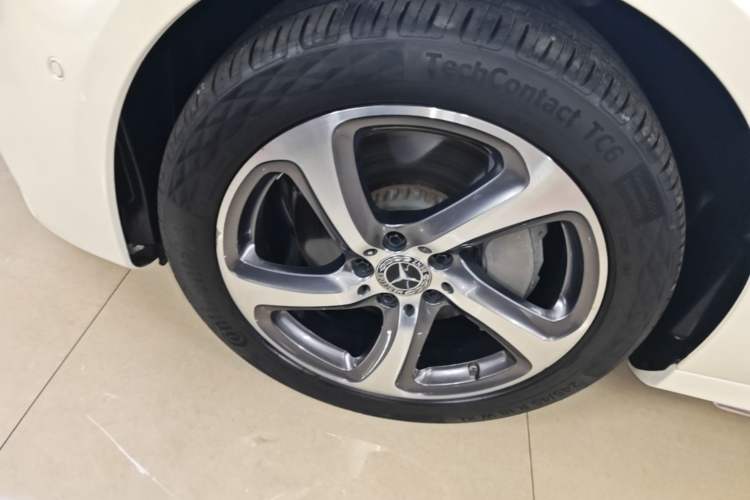 Used Mercedes-Benz E-Class 2019 Restyled E 300 L Sport Luxury Edition Left Front Wheel Hub