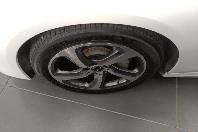 Used Mercedes-Benz E-Class 2019 Restyled E 300 L Sporty and Stylish Edition Left Front Wheel Hub