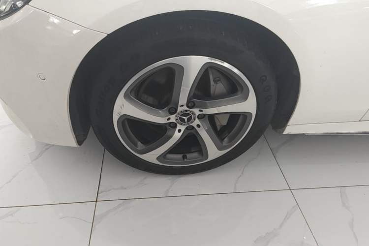 Used Mercedes-Benz E-Class 2019 E 300 L Sporty and Stylish Model Left Front Wheel Hub