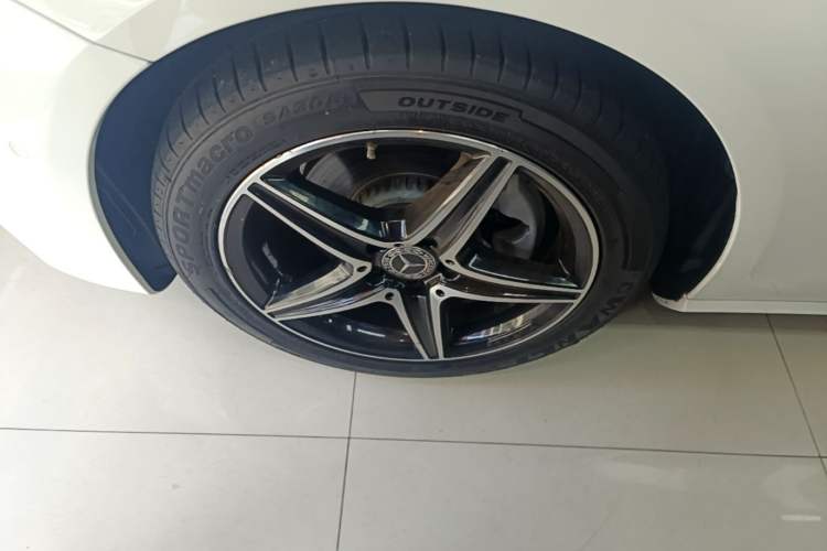 Used Mercedes-Benz E-Class 2019 E 260 Sport Edition 4MATIC Left Front Wheel Hub