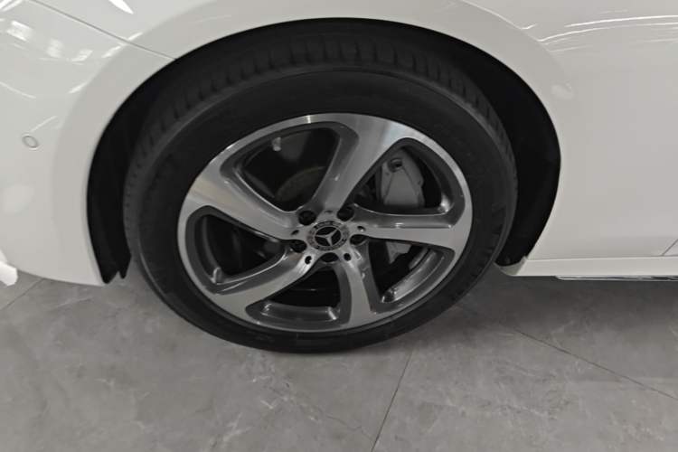 Used Mercedes-Benz E-Class 2019 Restyled E 300 L Sport Luxury Edition Left Front Wheel Hub