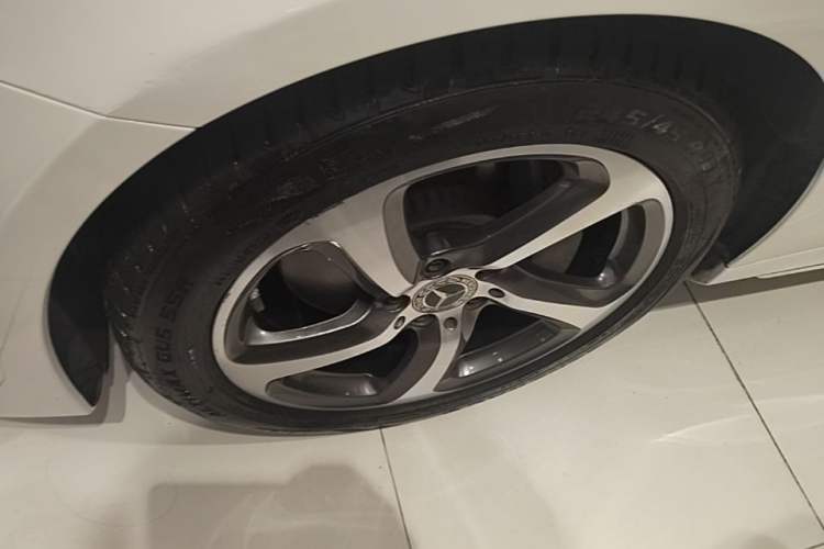 Used Mercedes-Benz E-Class 2019 Restyled E 300 L Sporty and Stylish Edition Left Front Wheel Hub