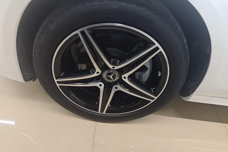 Used Mercedes-Benz E-Class 2019 E 260 Sport Edition Left Front Wheel Hub