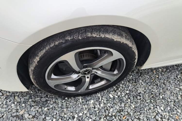 Used Mercedes-Benz E-Class 2019 Restyled E 300 L Sporty and Stylish Edition Left Front Wheel Hub
