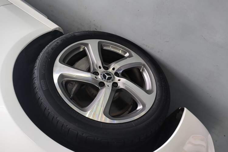 Used Mercedes-Benz E-Class 2019 E 300 L Sporty and Stylish Model Left Front Wheel Hub