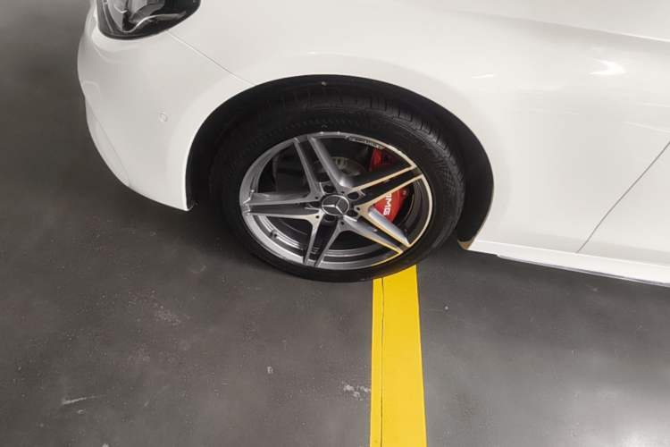 Used Mercedes-Benz E-Class 2019 Restyled E 300 L Sporty and Stylish Edition Left Front Wheel Hub