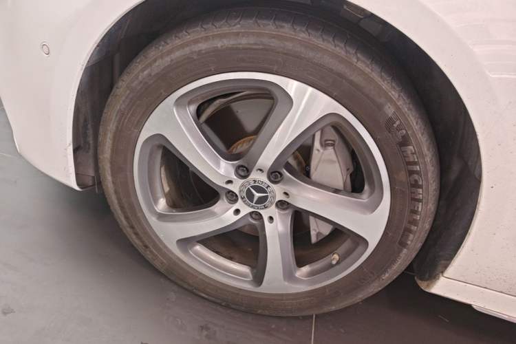 Used Mercedes-Benz E-Class 2019 Restyled E 300 L Sport Luxury Edition Left Front Wheel Hub