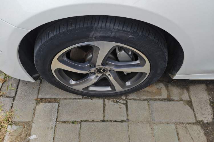Used Mercedes-Benz E-Class 2019 Restyled E 300 L Sporty and Stylish Edition Left Front Wheel Hub