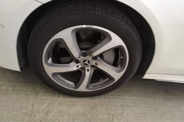 Used Mercedes-Benz E-Class 2019 E 300 L Sport Luxury Edition Left Front Wheel Hub