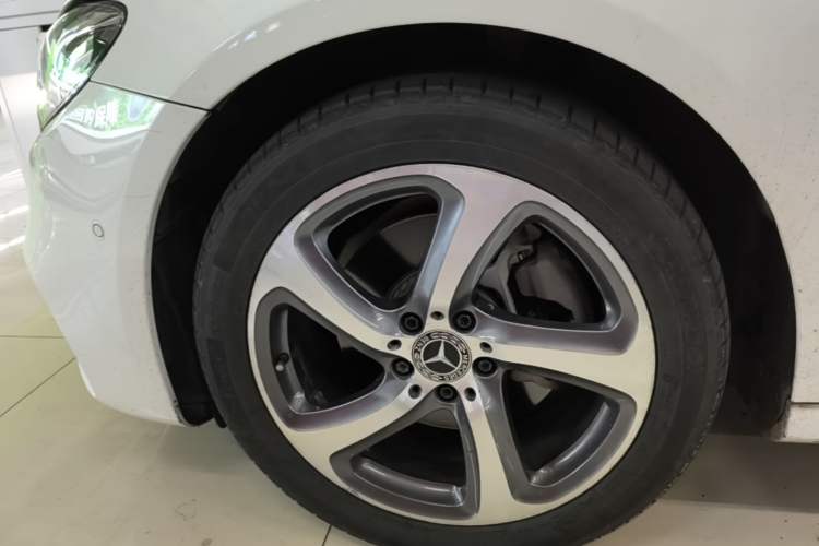 Used Mercedes-Benz E-Class 2019 E 200 L Sport 4MATIC Left Front Wheel Hub