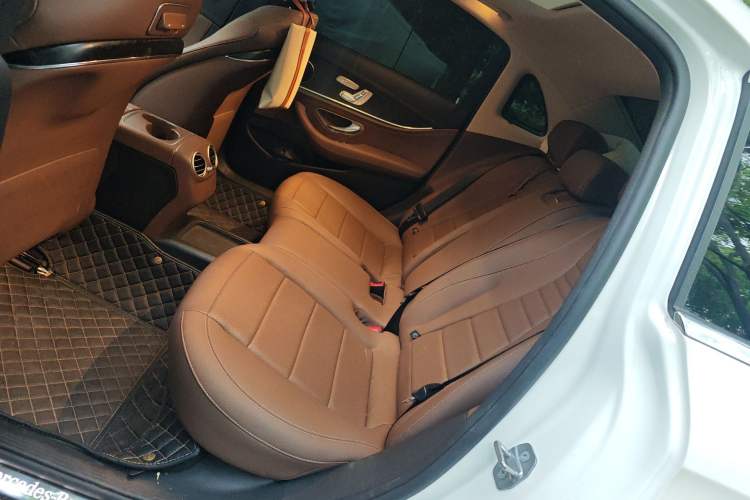 Used Mercedes-Benz E-Class 2019 E 300 L Sport Luxury Edition Left Rear Seat