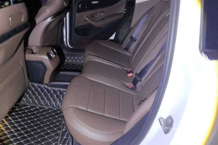 Used Mercedes-Benz E-Class 2019 E 300 L Sporty and Stylish Model Left Rear Seat