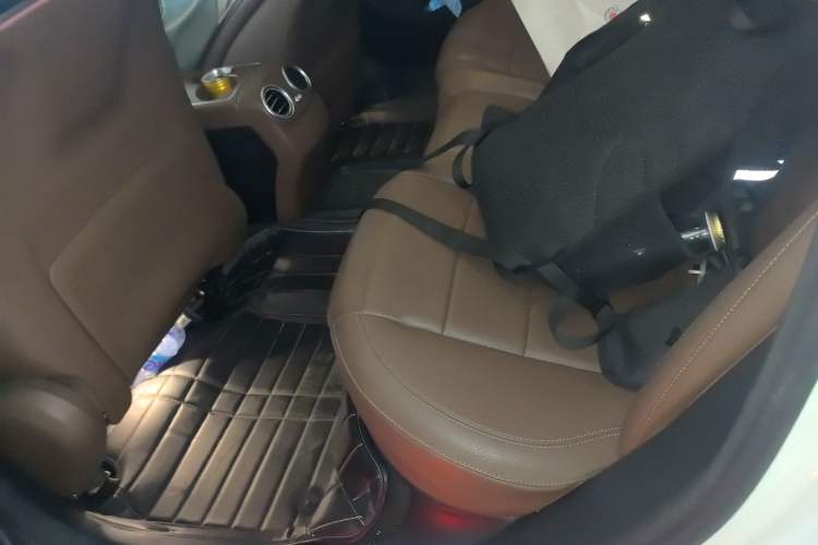 Used Mercedes-Benz E-Class 2019 Restyled E 300 L Sporty and Stylish Edition Left Rear Seat