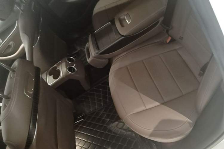Used Mercedes-Benz E-Class 2019 Restyled E 300 L Sporty and Stylish Edition Left Rear Seat