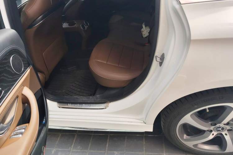 Used Mercedes-Benz E-Class 2019 E 300 L Sport Luxury Edition Left Rear Seat