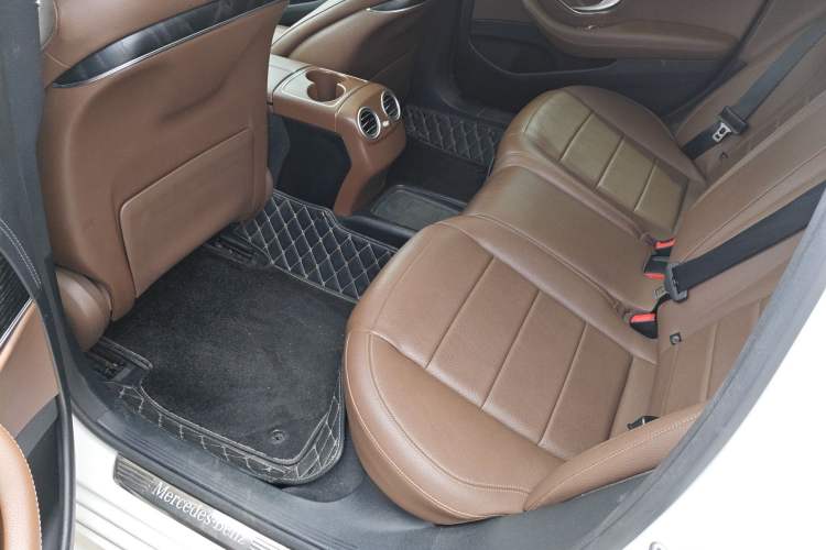Used Mercedes-Benz E-Class 2019 Restyled E 300 L Sporty and Stylish Edition Left Rear Seat
