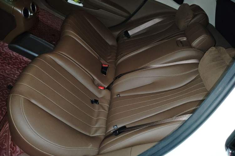 Used Mercedes-Benz E-Class 2019 E 300 L Sport Luxury Edition Left Rear Seat