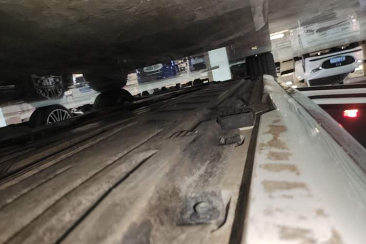 Used Mercedes-Benz E-Class 2019 E 300 L Sporty and Stylish Model Left Side Sill