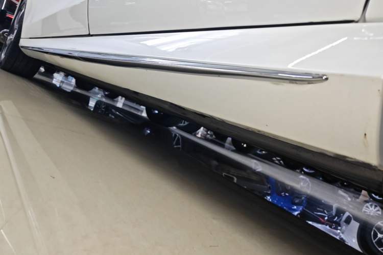 Used Mercedes-Benz E-Class 2019 Restyled E 300 L Sport Luxury Edition Left Side Sill