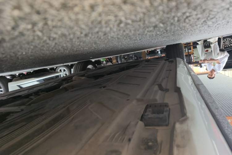 Used Mercedes-Benz E-Class 2019 E 200 L Sport Edition Left Side Sill