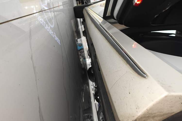Used Mercedes-Benz E-Class 2019 E 300 L Sporty and Stylish Model Left Side Sill