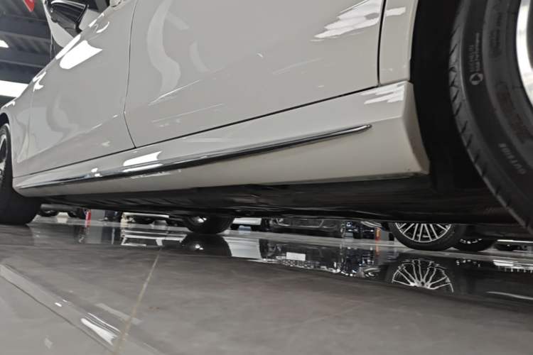 Used Mercedes-Benz E-Class 2019 Restyled E 300 L Sport Luxury Edition Left Side Sill