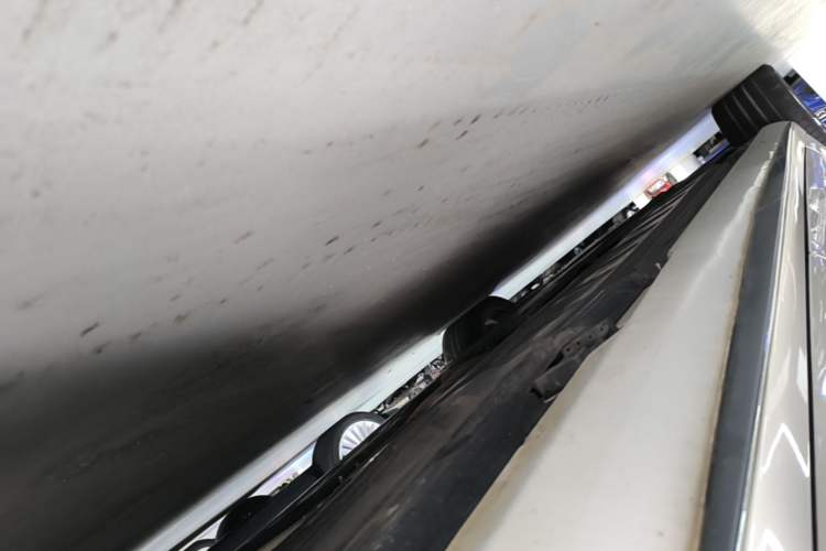 Used Mercedes-Benz E-Class 2019 E 300 L Sporty and Stylish Model Left Side Sill