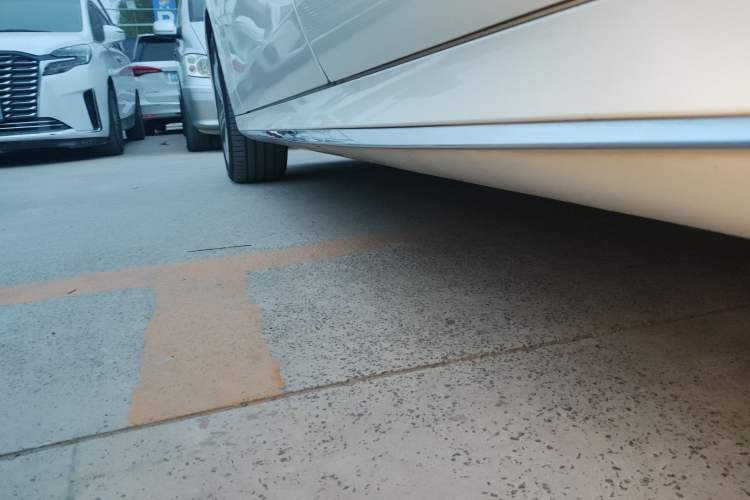Used Mercedes-Benz E-Class 2019 E 260 L Sport Edition Left Side Sill