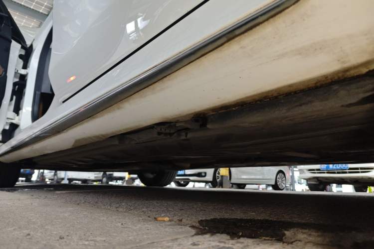 Used Mercedes-Benz E-Class 2019 E 200 L Sport Edition Left Side Sill