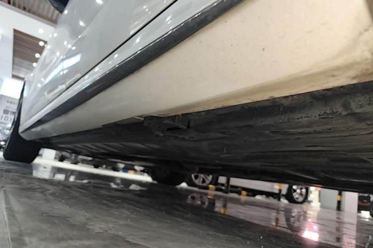 Used Mercedes-Benz E-Class 2019 E 200 L Sport Edition Left Side Sill