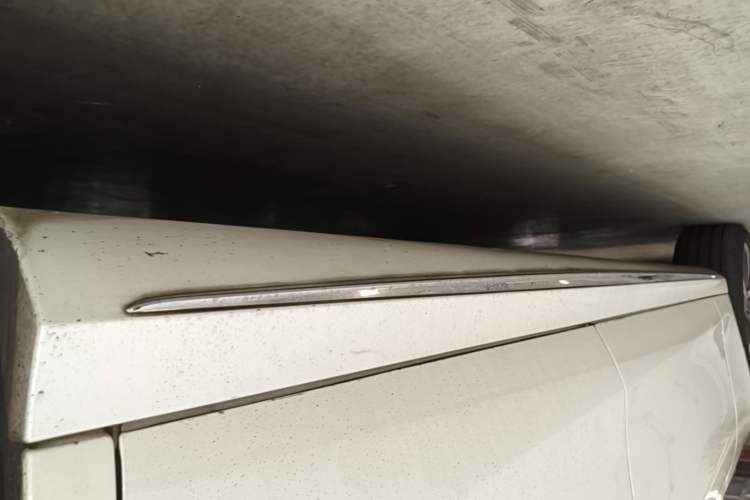Used Mercedes-Benz E-Class 2019 E 300 L Sport Luxury Edition Left Side Sill