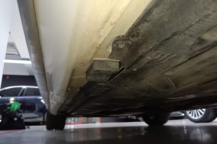 Used Mercedes-Benz E-Class 2019 E 260 L Sport Edition Left Side Sill