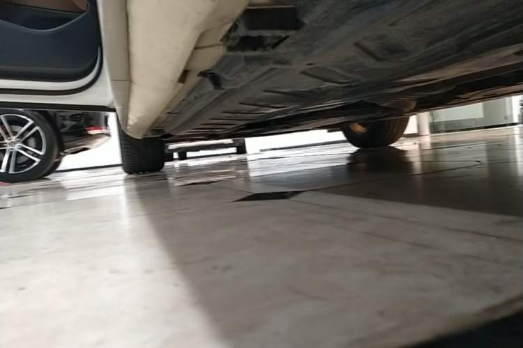 Used Mercedes-Benz E-Class 2019 E 200 L Sport Edition Left Side Sill