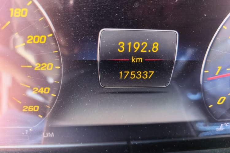 Used Mercedes-Benz E-Class 2019 E 300 L Sport Luxury Edition Odometer Close Up
