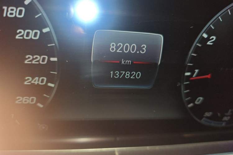 Used Mercedes-Benz E-Class 2019 E 260 L Sport Edition Odometer Close Up
