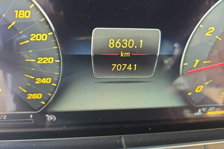 Used Mercedes-Benz E-Class 2019 Restyled E 300 L Sport Luxury Edition Odometer Close Up
